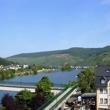 In Einem Historischen Gebaeude Mit Balkon Und Blick Auf Mosel By Interhome 公寓