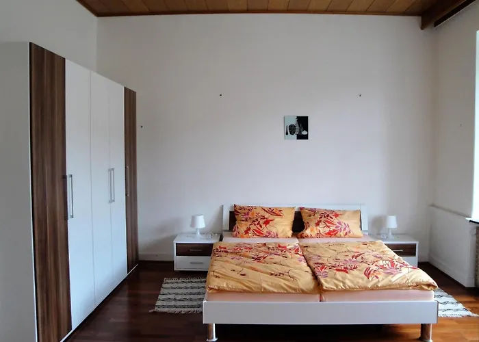 In Einem Historischen Gebaeude Mit Balkon Und Blick Auf Mosel By Interhome * 摩泽尔河畔的泽尔
